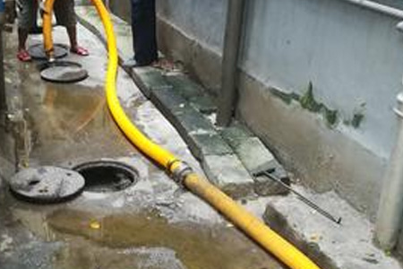 附近修理水管,三亚天涯解决卫生间漏水|通厕所的工人